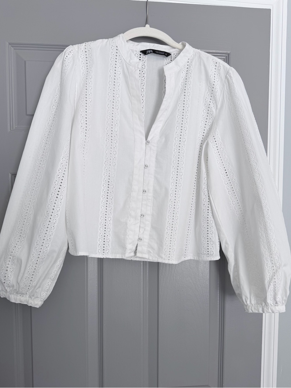 Zara White Eyelet Button-Front Blouse, size medium, 100% cotton
